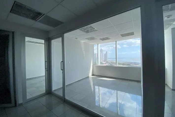 Alquiler de Oficina en Torre de Las Américas.