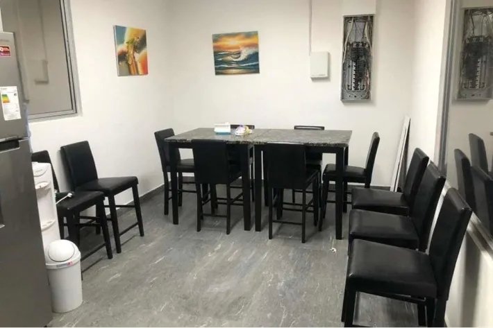 Alquiler de Oficina Comercial en Parque Industrial Costa del Este