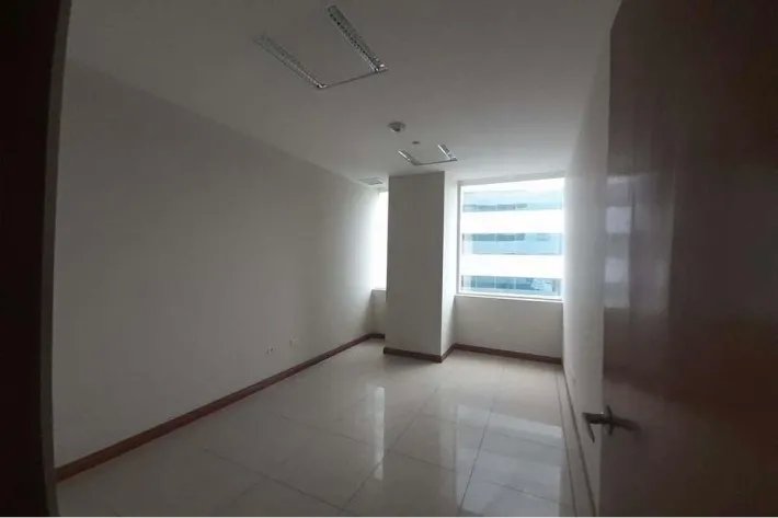 Office for rent in Torre de Las Americas.