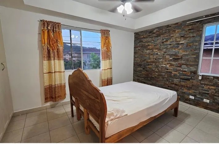 Venta de casa Duplex en Dorado Lakes, Condado Del Rey