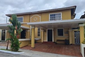 Venta de casa Duplex en Dorado Lakes, Condado del Rey