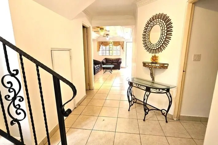 Venta de casa Duplex en Dorado Lakes, Condado Del Rey