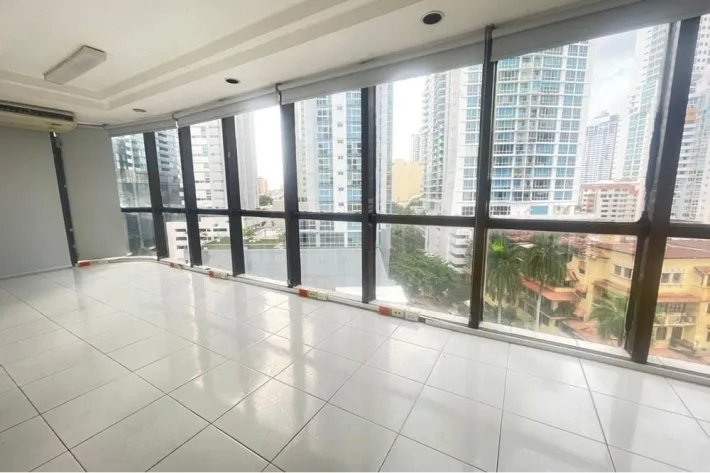 Oficina en alquiler en Avenida Balboa, Panamá