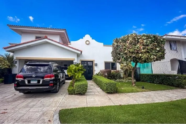 Se vende casa en Fairway Estates en Santa María, Santa María