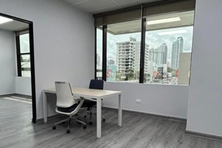 Alquiler de oficina amoblada en Calle 50, Panamá