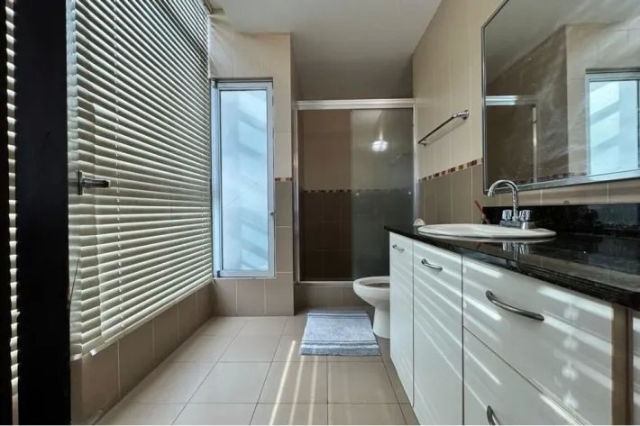 Alquiler de apartamento amoblado en Avenida Balboa, Panamá