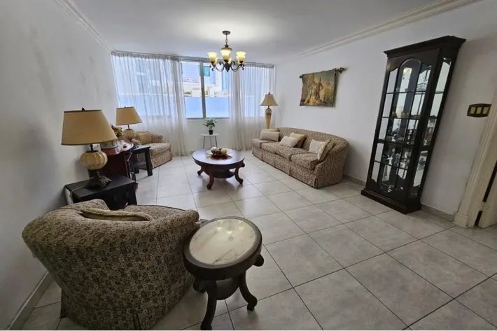 Alquiler de apartamento amoblado en PH Mar Plaza, Marbella, Panamá