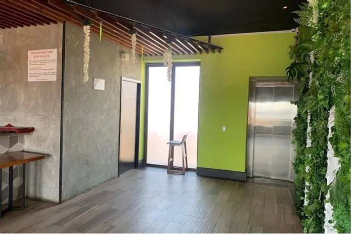 Five-level commercial house for sale in Casco Antiguo