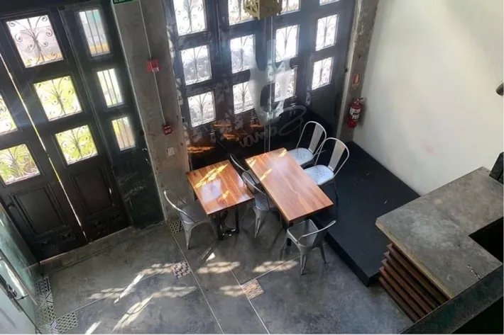 Five-level commercial house for sale in Casco Antiguo