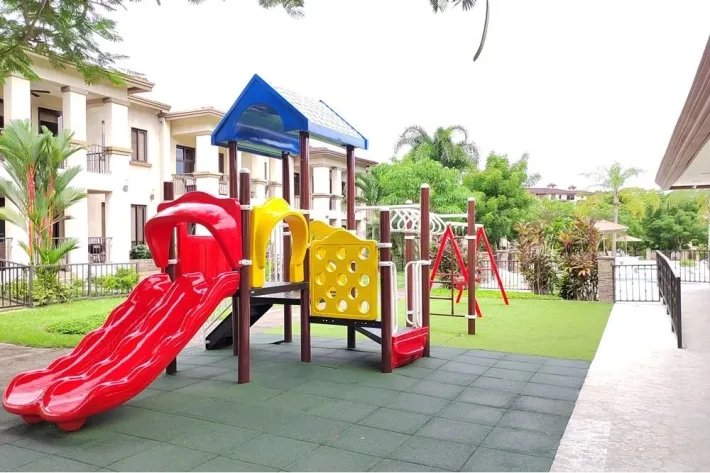 Venta de Town Home en Embassy Club, Clayton