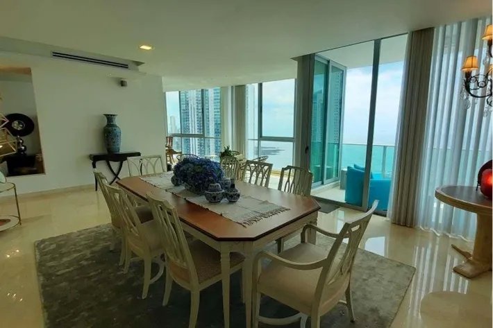 Junior Penthouse for sale in Balboa Avenue