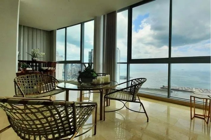 Junior Penthouse for sale in Balboa Avenue
