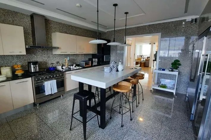 Junior Penthouse for sale in Balboa Avenue