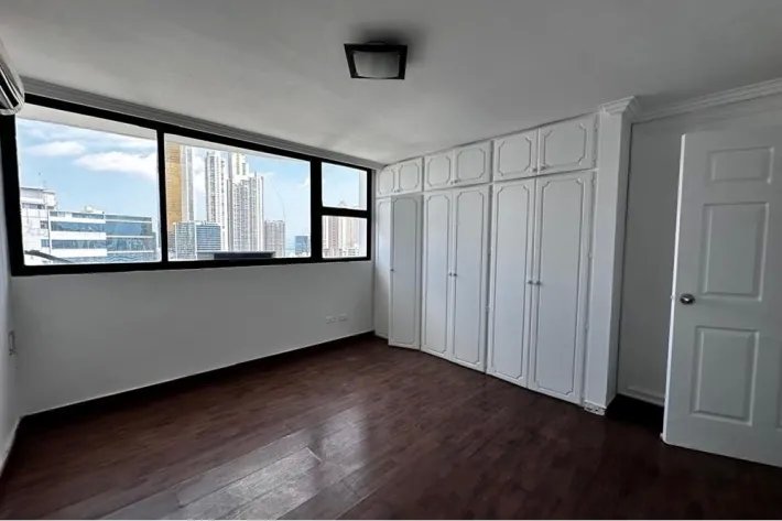 Venta de Apartamento Repoesído en Obarrio, Bella Vista, Panamá