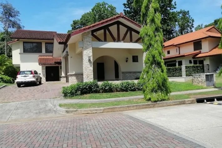 Venta de casa en Senderos, Clayton