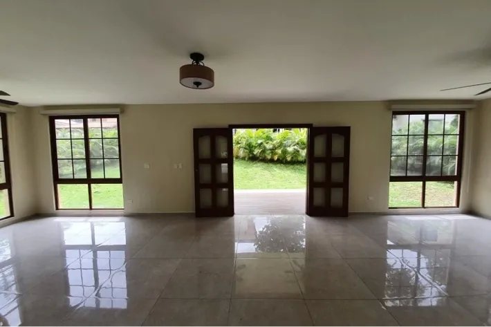 House for sale in Senderos, Clayton
