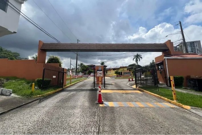 Venta de casa en Residencial Las Lomas, Villa Lucre
