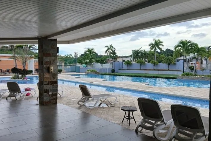 Venta de casa en conjunto cerrado en Brisas del Golf, Panamá