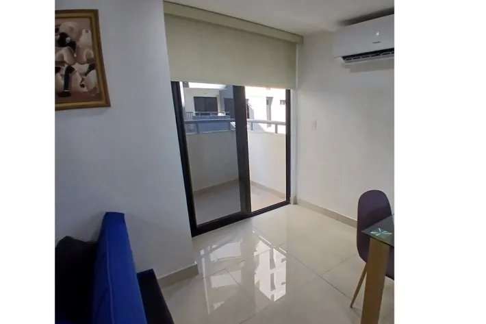 Alquiler de céntrico apartamento amoblado en Vía España, cerca del met...