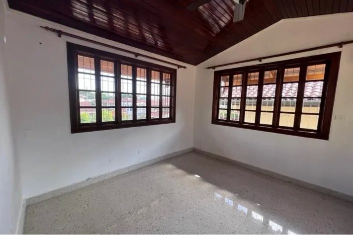 Se vende casa en La Alameda, Betania