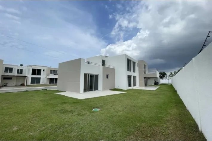 Venta de casa de dos plantas, PH Villa Sur, Costa Sur