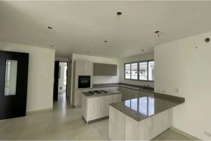 Venta de casa de dos plantas, PH Villa Sur, Costa Sur