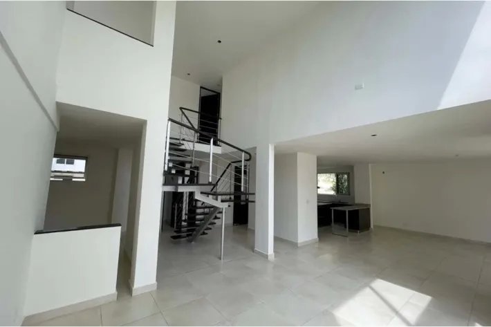 Venta de casa de dos plantas, PH Villa Sur, Costa Sur