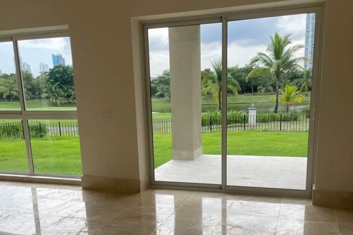 Venta de apartamento en The Reserve Pinnacle, Santa María