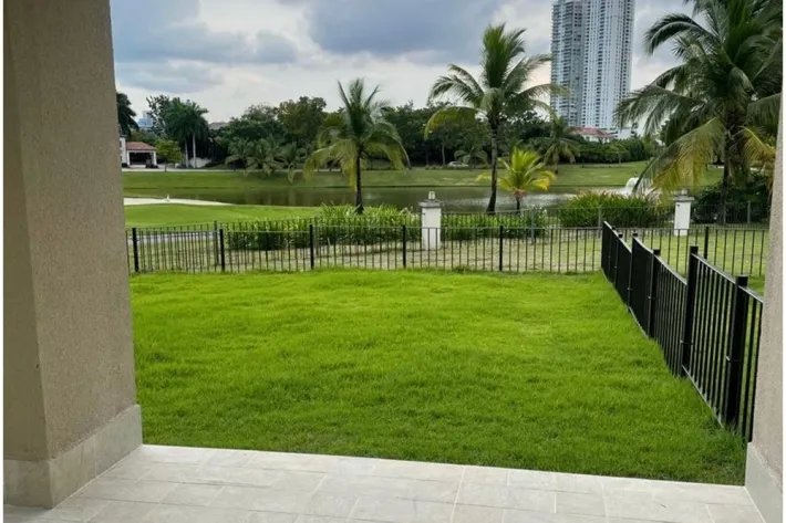 Venta de apartamento en The Reserve Pinnacle, Santa María