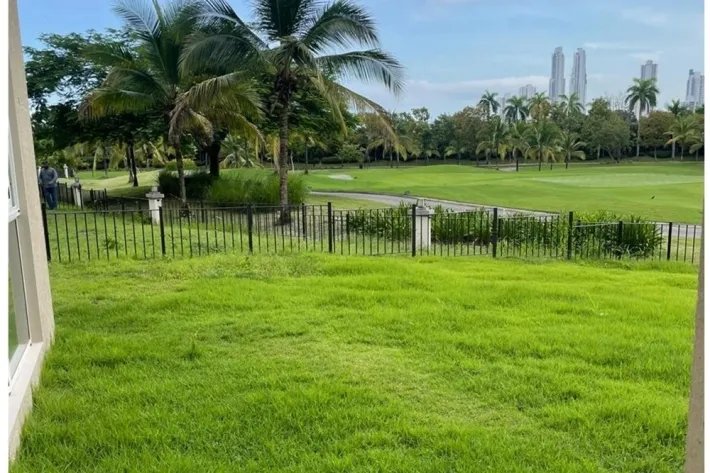 Venta de apartamento en The Reserve Pinnacle, Santa María