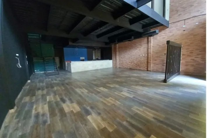 Venta de local comercial reposeído en Obarrio, Panamá