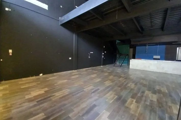 Venta de local comercial reposeído en Obarrio, Panamá