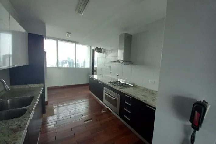 Venta de apartamento reposeído en PH The Forum, El Cangrejo
