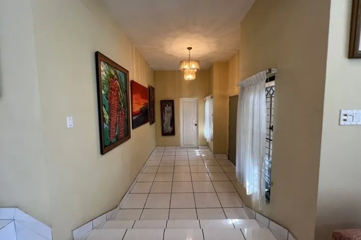 House for sale in Los Angeles, Betania