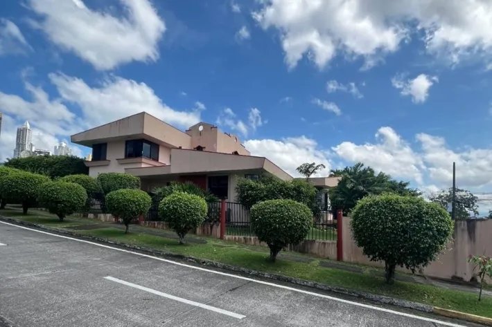 House for sale in Los Angeles, Betania