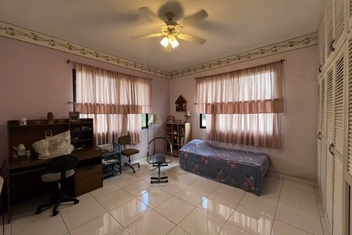 House for sale in Los Angeles, Betania