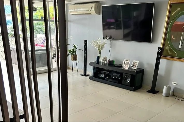 fully renovated apartment in Obarrio.
