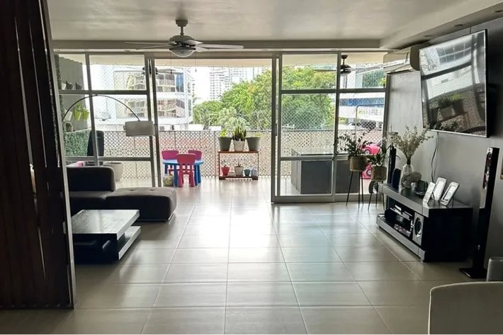 fully renovated apartment in Obarrio.
