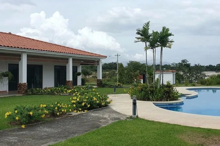 Se vende casa campestre en San Carlos, Panamá Oeste