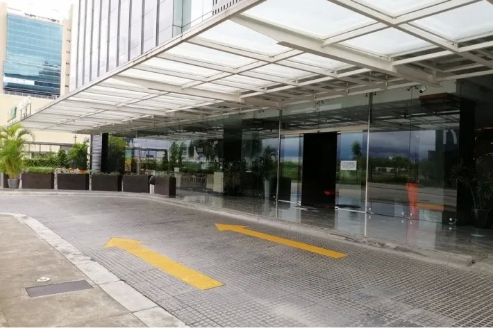 Local Comercial en Alquiler en Santa María (Business District)