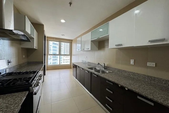 Alquiler de apartamento con vista al mar en Punta Pacífica, Panamá