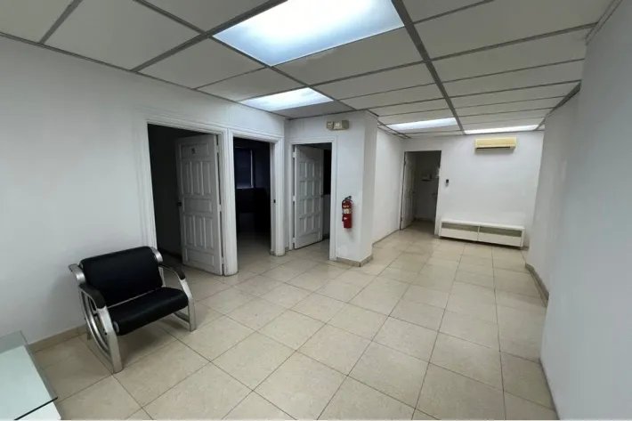Venta de oficina en Avenida Federico Boyd, Bella Vista