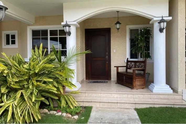 Venta de casa en Palmeras del Este, Costa del Este, Panamá