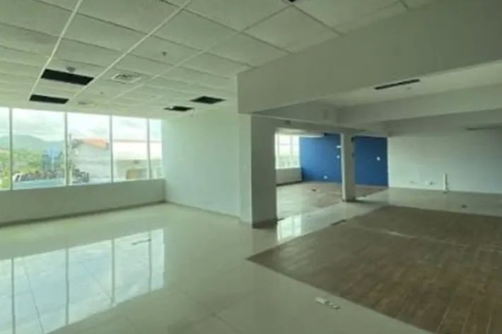 Venta de bodega en Milla 8, Panamá