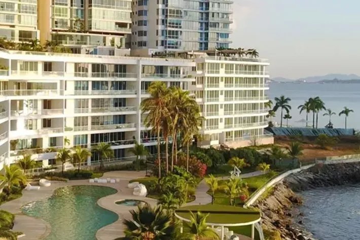Alquiler de apartamento amoblado en PH Miradores, Punta Pacifica
