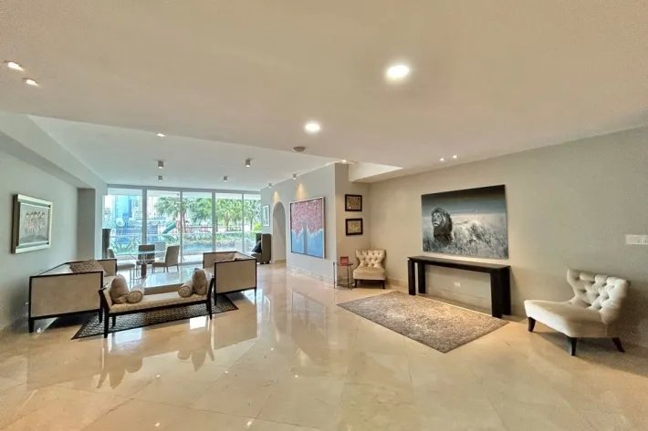 Alquiler de apartamento amoblado en PH Miradores, Punta Pacifica