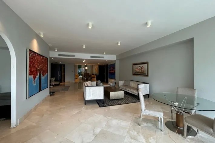 Alquiler de apartamento amoblado en PH Miradores, Punta Pacifica