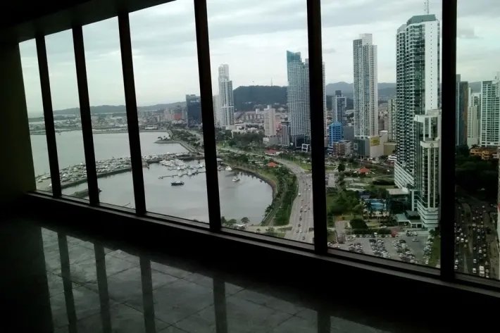 Alquiler de oficinas amobladas en Torre Bicsa, Avenida Balboa