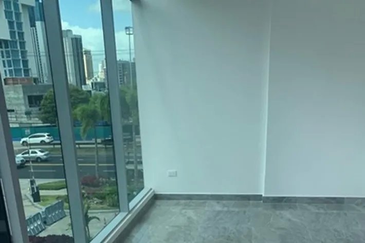 Alquiler de locales comerciales en Sunset Strip, Avenida Vía Israel