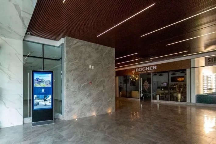 Alquiler de locales comerciales en Sunset Strip, Avenida Vía Israel